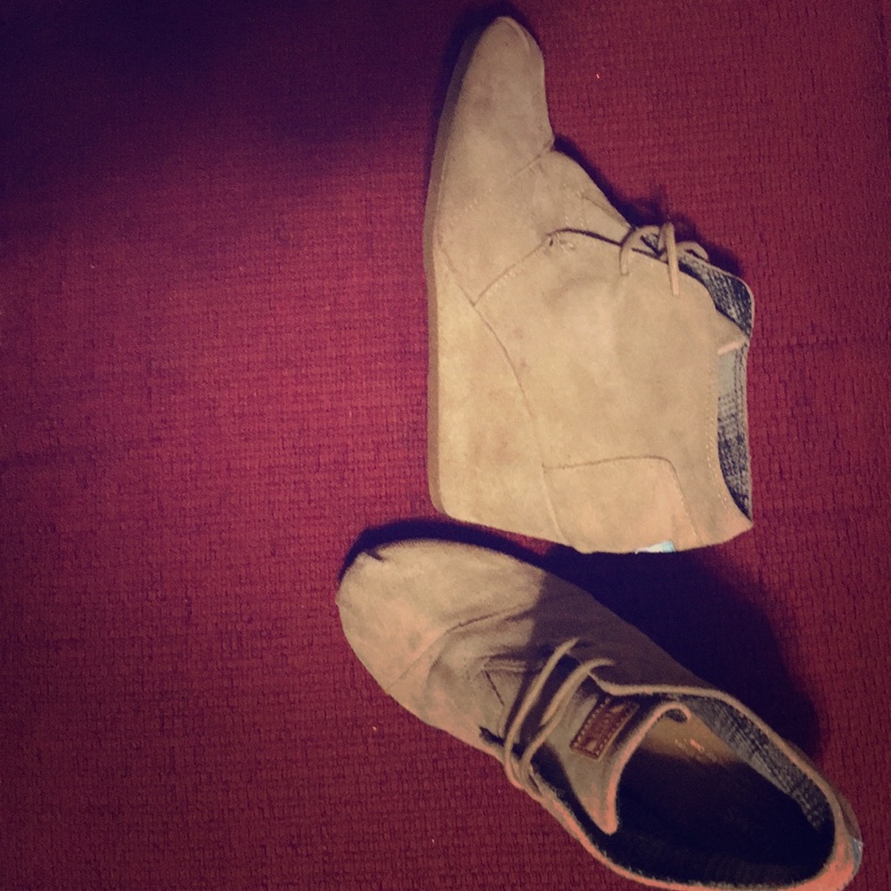 TOMS size 10